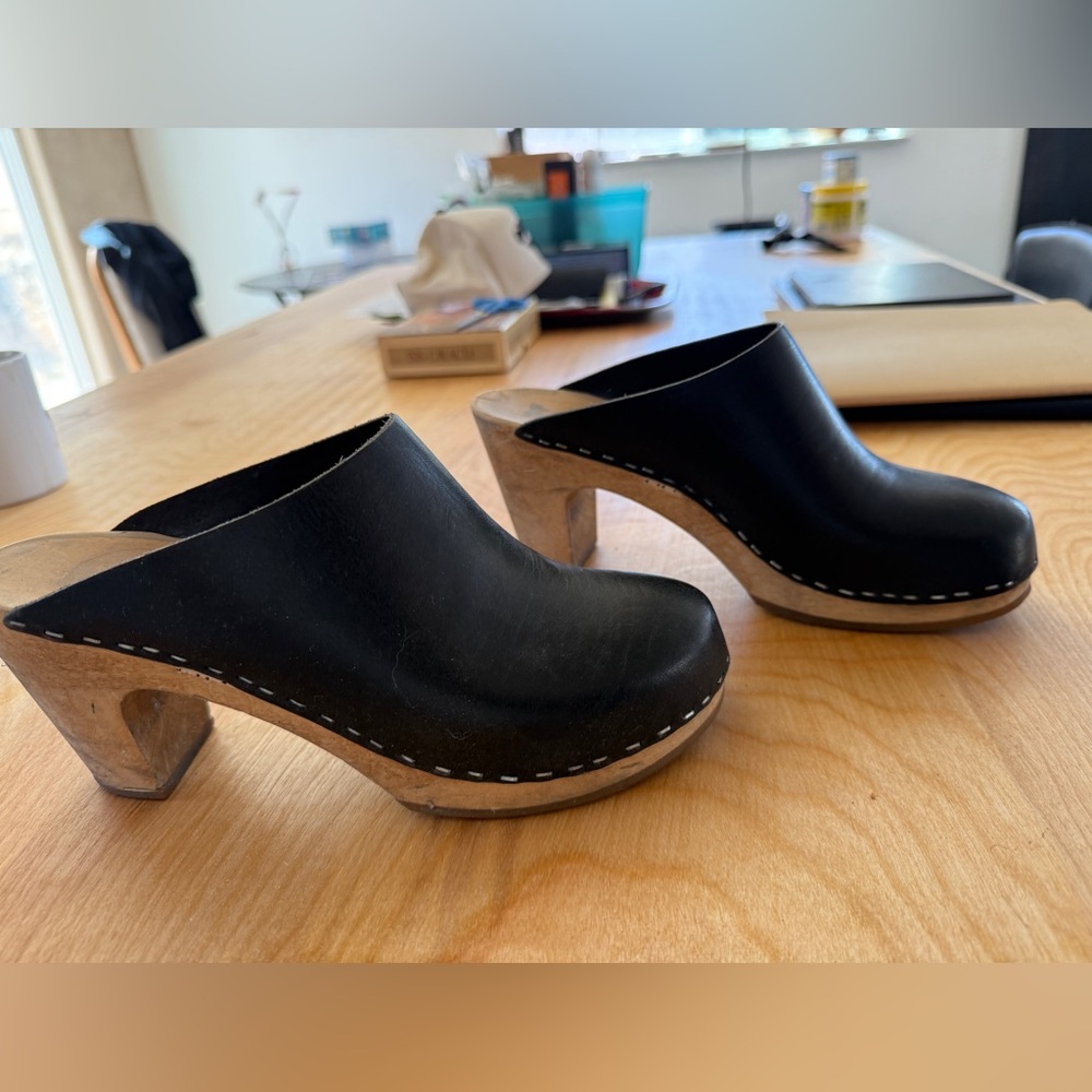 No.6 black leather mules